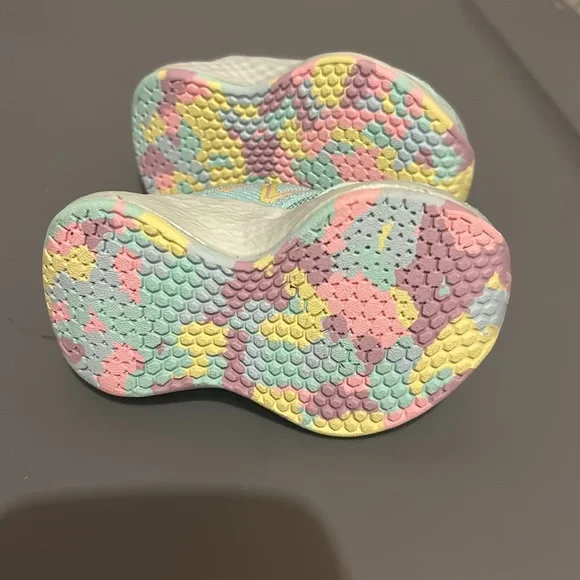 Baby girl New Balance sneakers size 2 - Picture 4 of 4